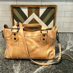 Frye Melissa Satchel/Crossbody Bag Distressed Baseball Glove soft Leather-Beige